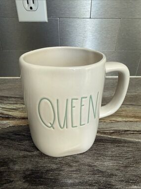 Rae Dunn "Queen" mug